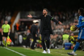 金年会官网-瓦伦西亚主帅首秀失利，球队冲击前列无果的简单介绍