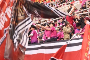 金年会体育-国内足球联赛成为新闻热点,球迷热情高涨的原因